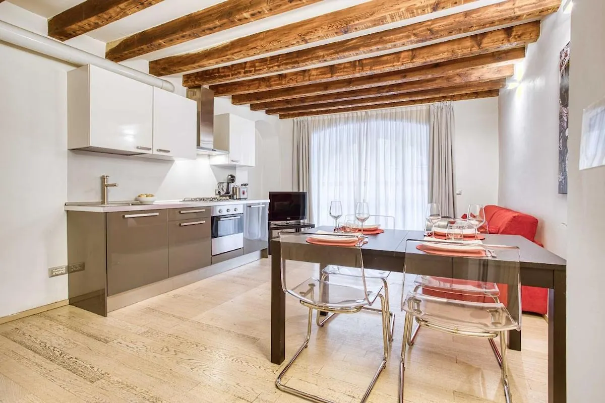 Duomo 10 Min - Lovely Apartment In The Center 밀라노 이탈리아