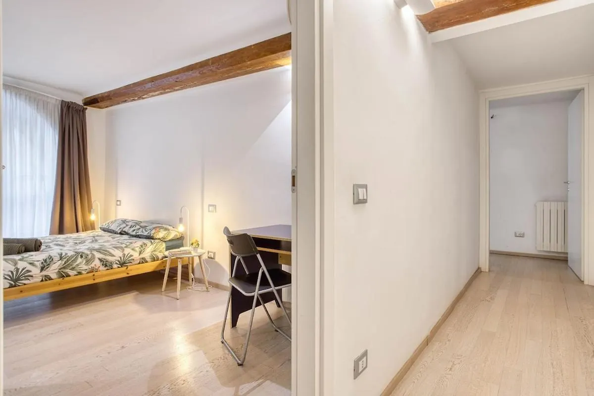 Duomo 10 Min - Lovely Apartment In The Center 밀라노 0*,  이탈리아