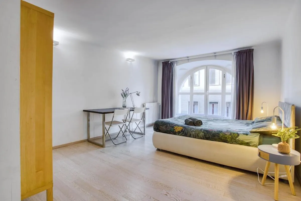 Duomo 10 Min - Lovely Apartment In The Center 밀라노