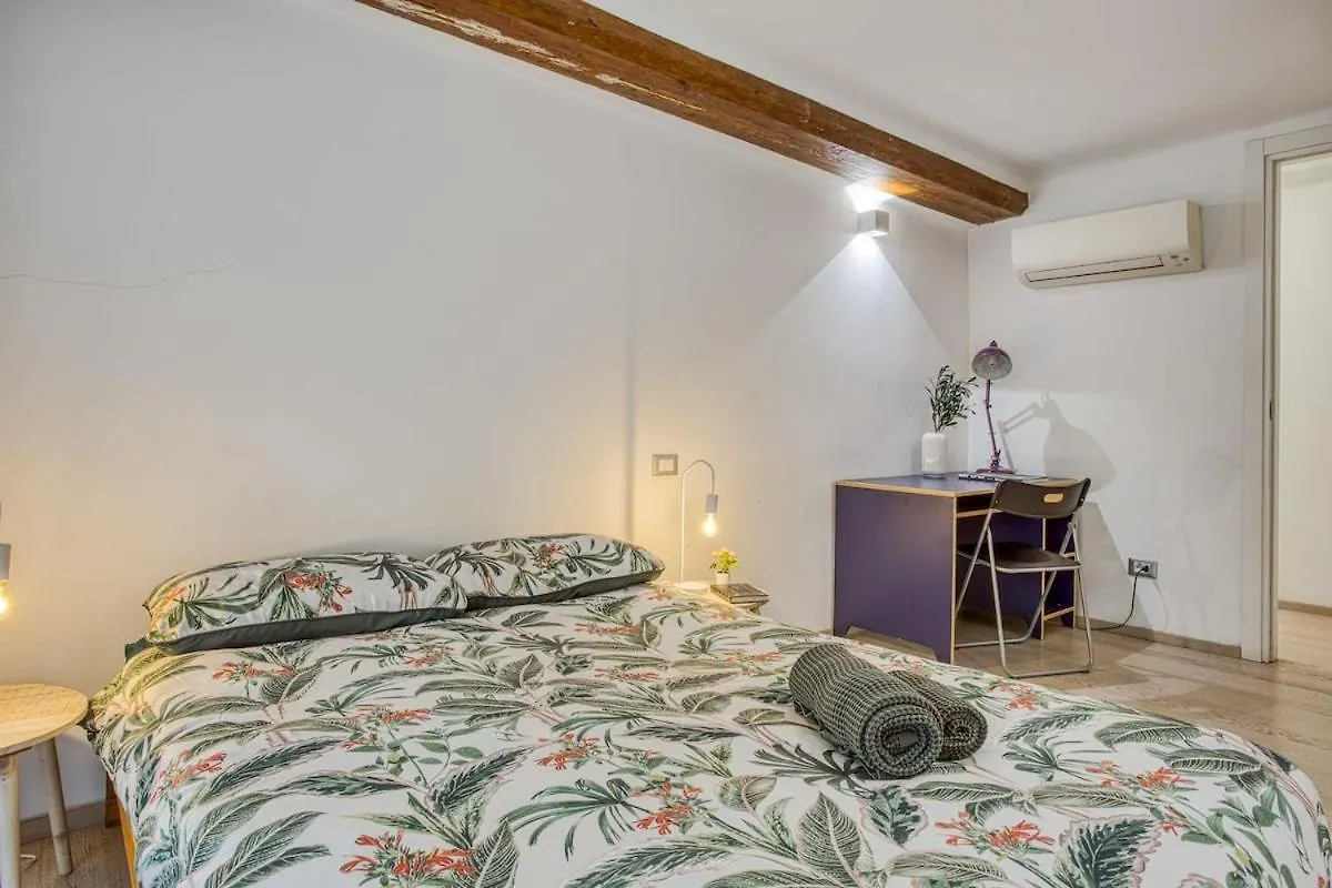 Duomo 10 Min - Lovely Apartment In The Center 밀라노