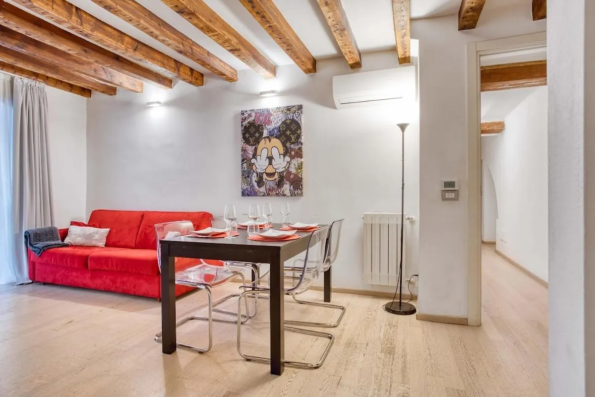 Duomo 10 Min - Lovely Apartment In The Center 밀라노